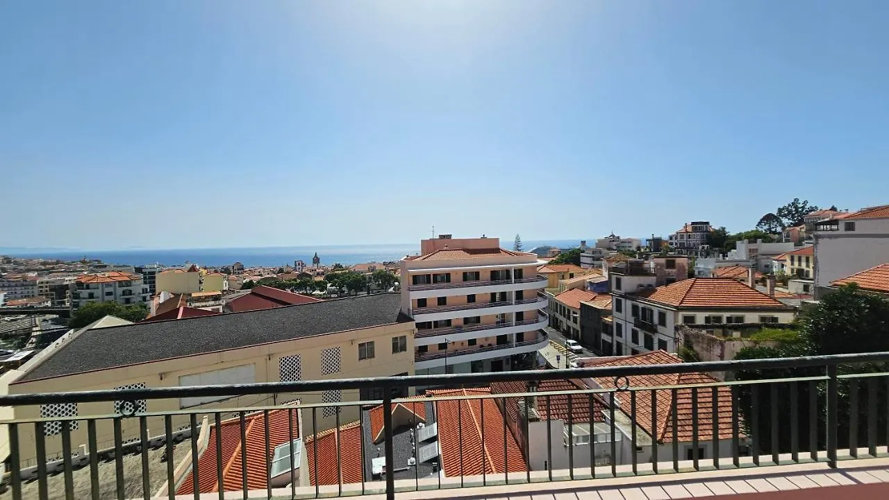 Garden And Seaview Apartment - Free Parking Funchal  Funchal (Madeira)