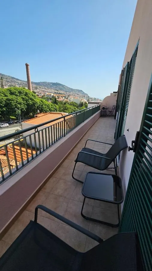 Garden And Seaview Apartment - Free Parking 푼샬