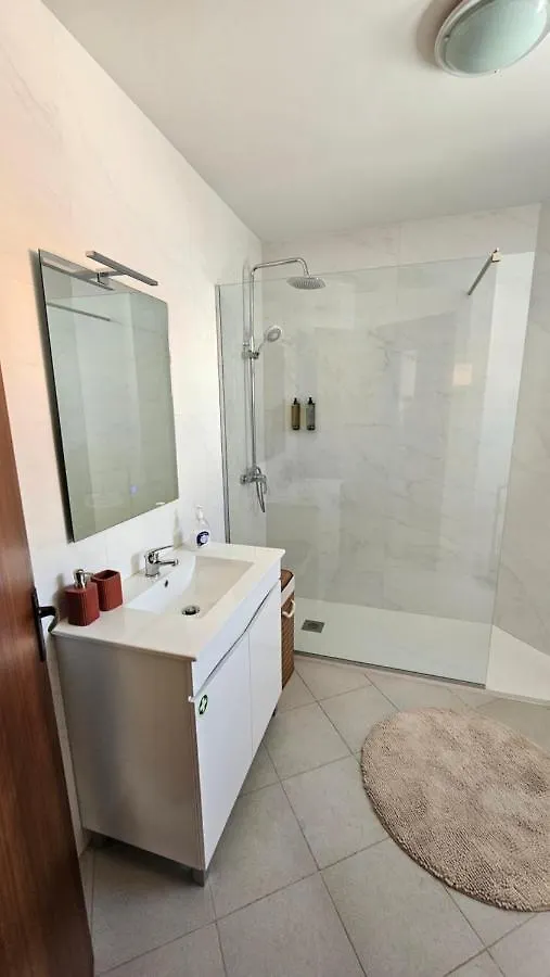 Garden And Seaview Apartment - Free Parking 푼샬 0*,  포르투갈